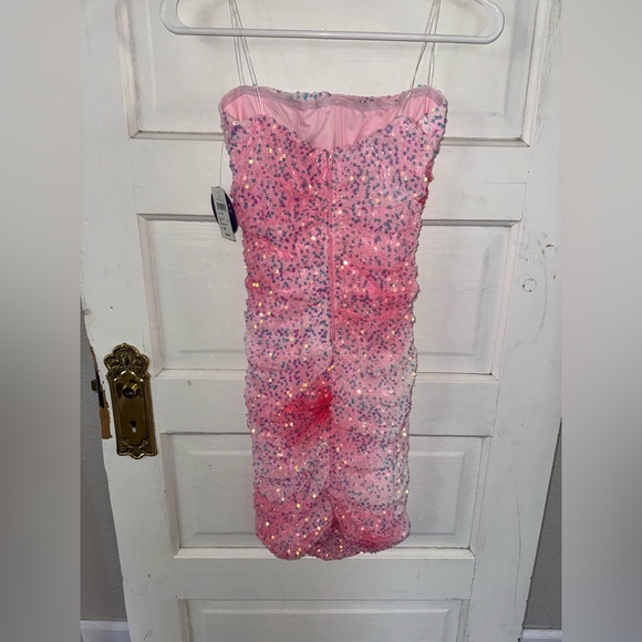 Enchanting Muse Iridescent
Sequin Mini Dress - Picture 4 of 10
